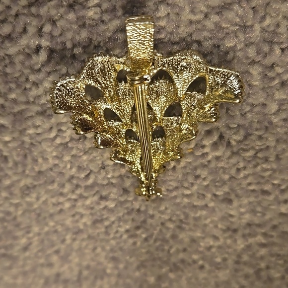 Christmas Tree Brooch Rhinestone Scalloped Goldtone Collectible Pin - Picture 3 of 3